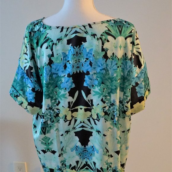 Vince Camuto Floral Top - Picture 4 of 5